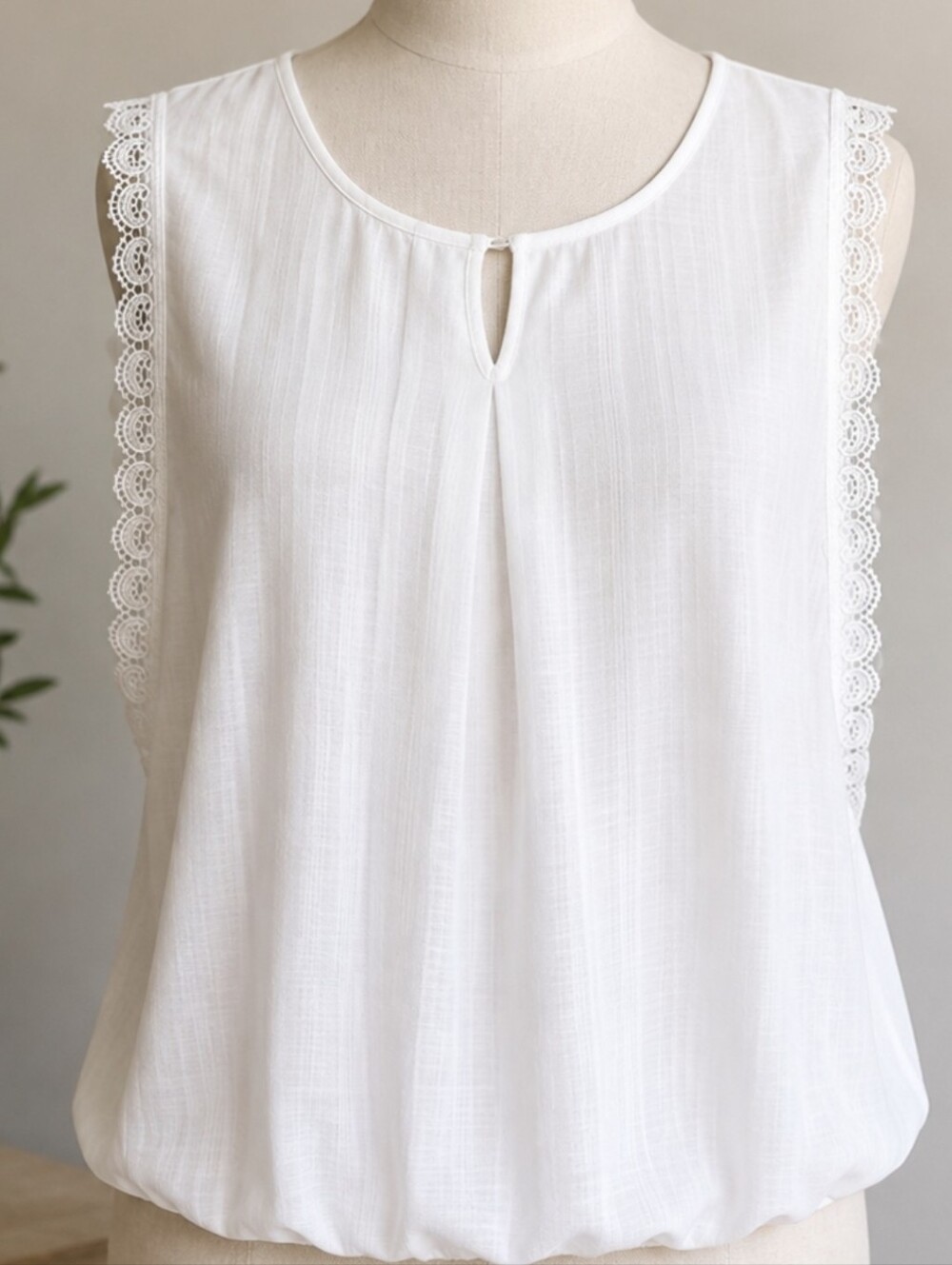 Gorgeous Feminine AB Studio White Lace-Trim Lined Sleeveless Blouse
